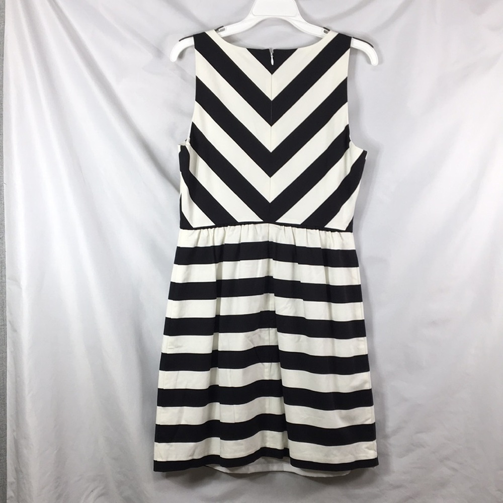 Ann Taylor Loft V-Neck Black and White Striped Chevron Dress Size 6 NEW With Tag - Picture 9 of 11